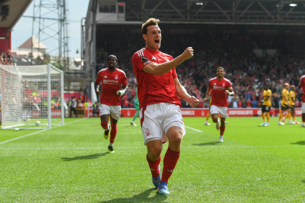 然而他在防 然而他在防