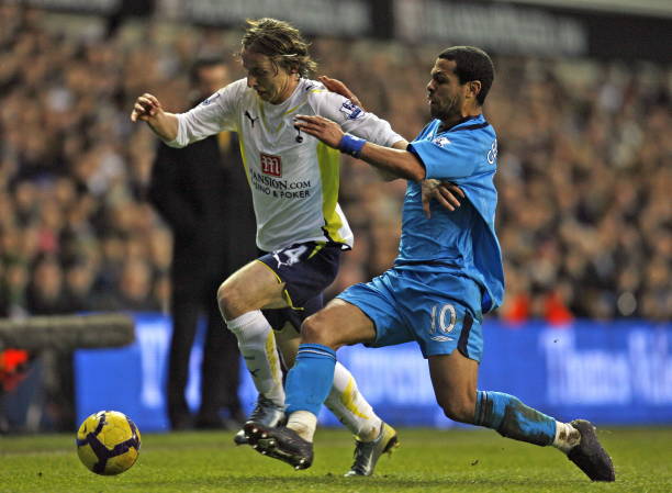 需依靠坚韧 需依靠坚韧